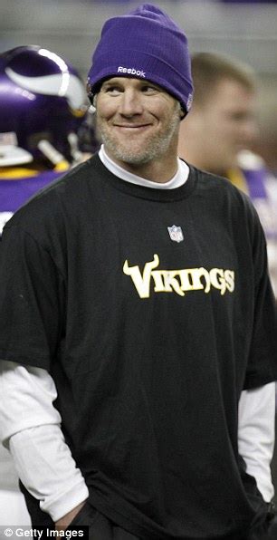 NFLs probe into nudes sent by Brett Favre to Jets hostess ...